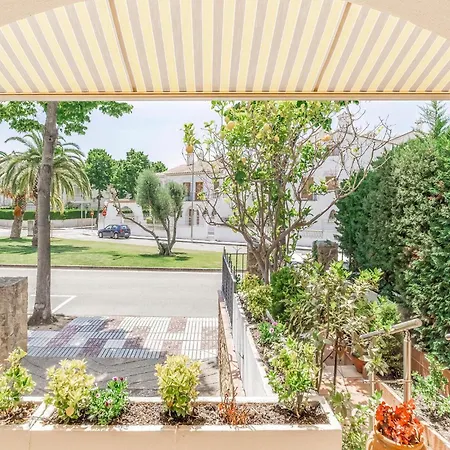 Beach Front Home In Platja D'Aro With Wifi